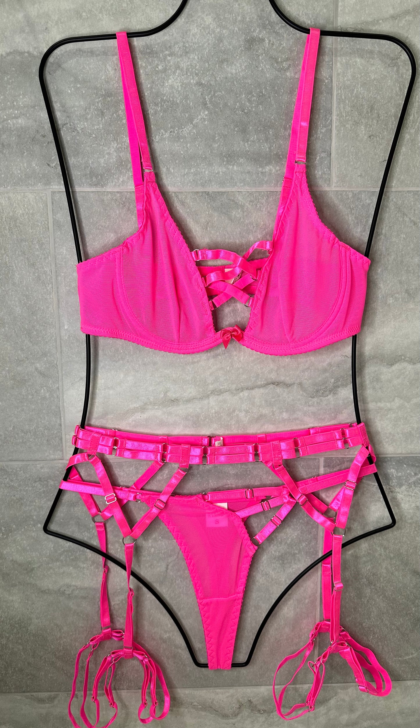 Bright pink 4 piece set