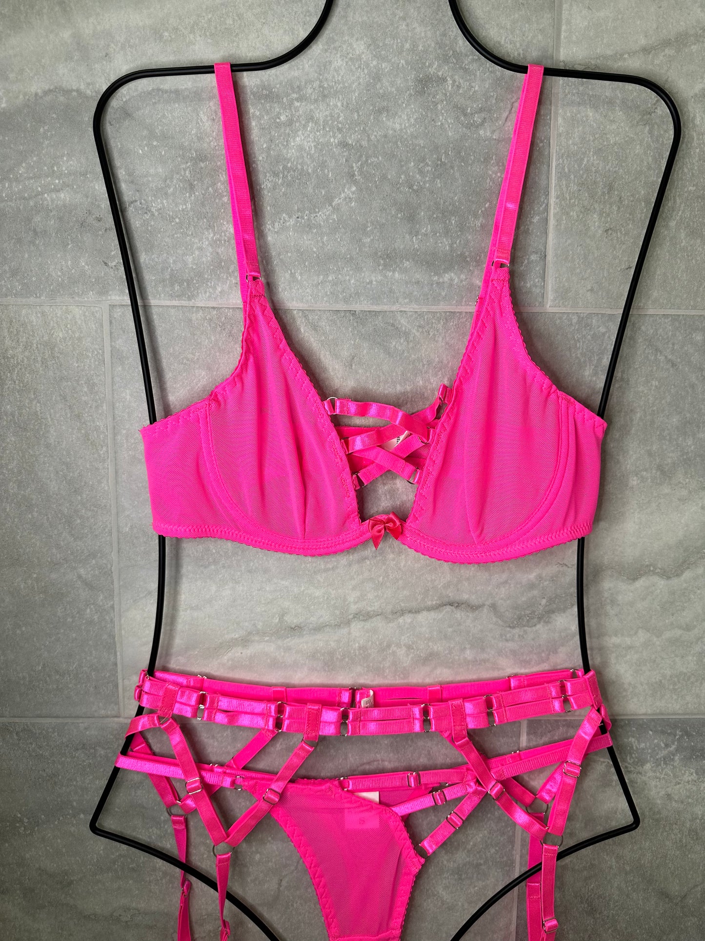 Bright pink 4 piece set